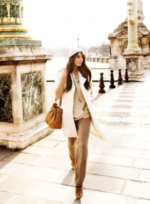 Mario Testino - American Vogue May 2010 - American in Paris - Daria Werbowy5.JPG